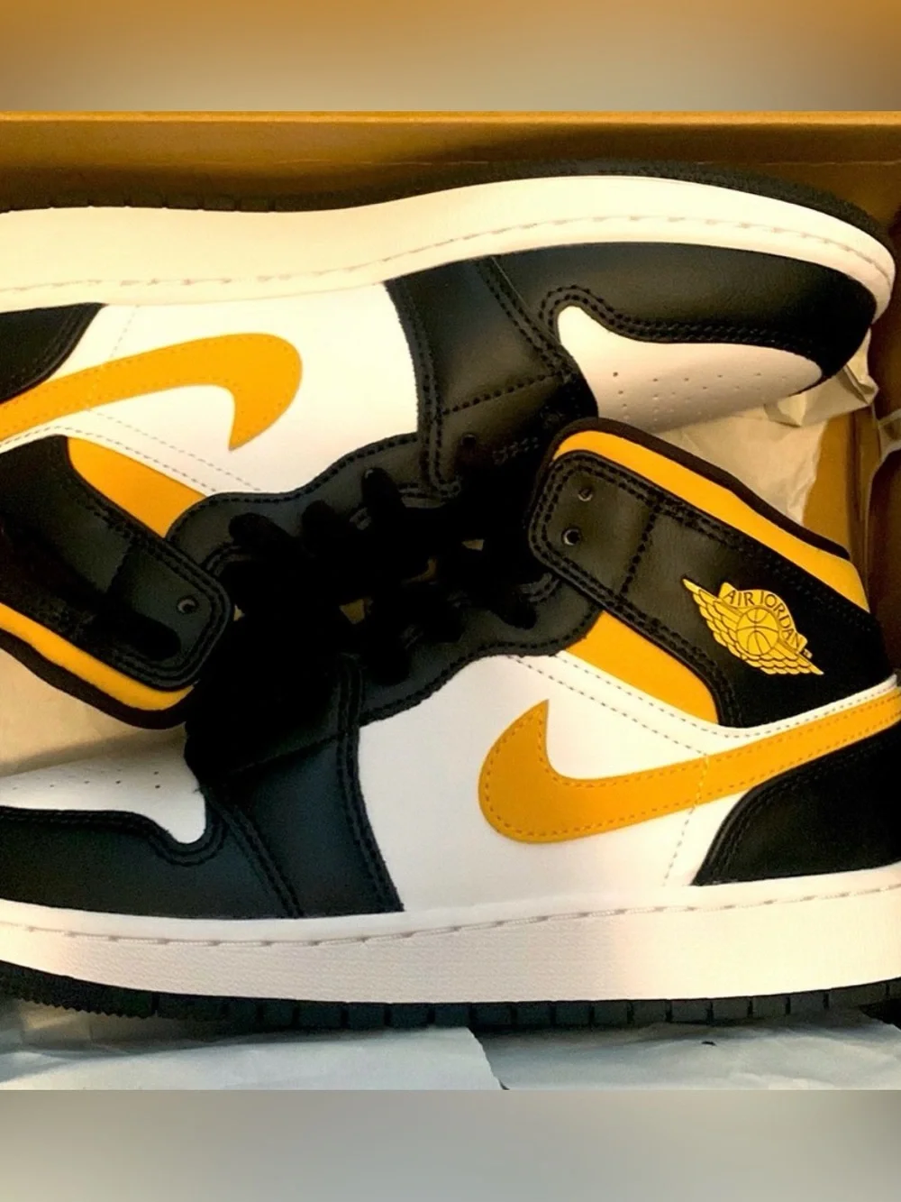 Nike Air Jordan 1 Mid “Yellow Toe” – Men’s Size 9.5